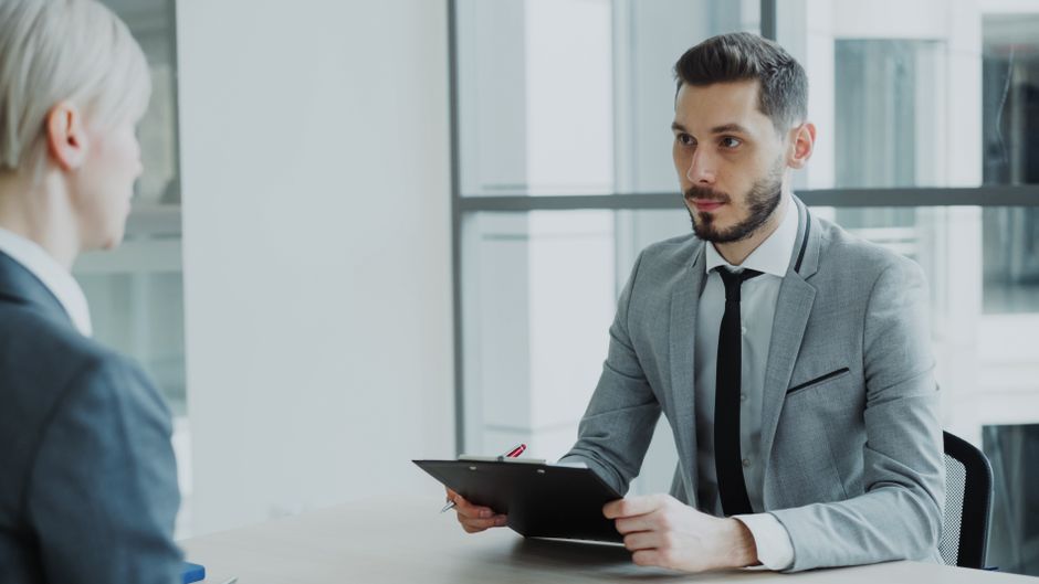 7 Habilidades Clave al Contratar un Gestor de Casos de Lesiones Personales expert consultation blog article header