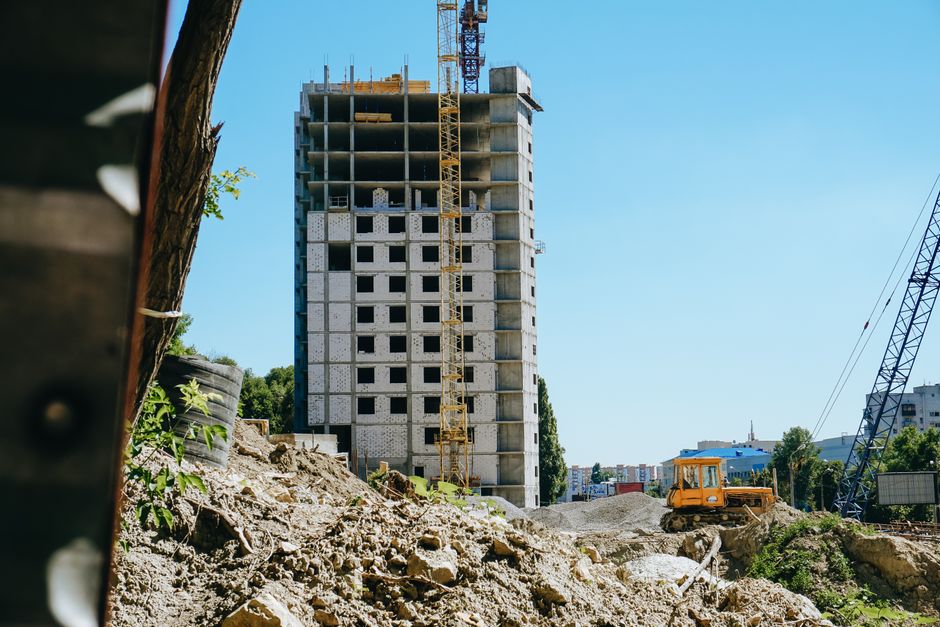 How to Choose a Bonded & Insured Commercial Contractor in Akron professional Akron blog article header
