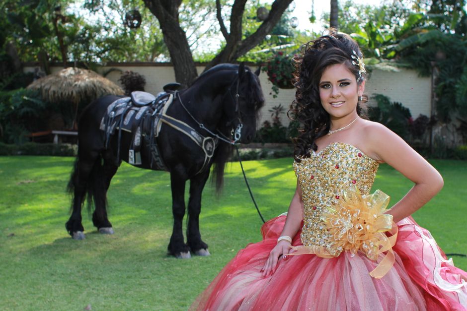 have-the-prom-of-your-life-with-premier-private-rides