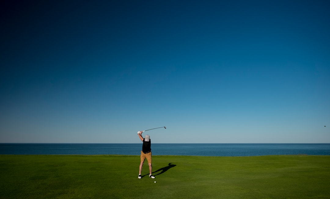 Buford Resort Golfer tees up golf ball